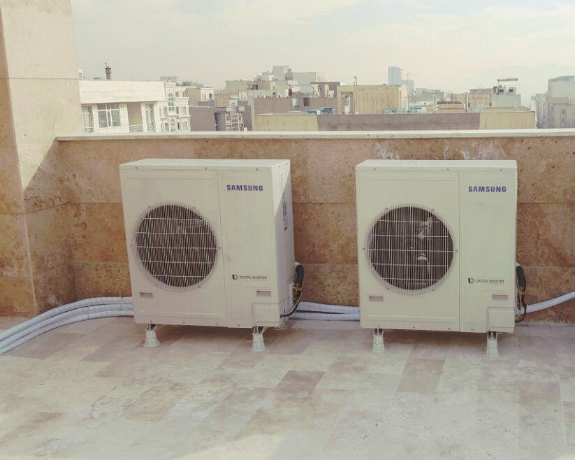 خرابی موتور داکت اسپلیت خرابی موتور داکت اسپلیت . روی پشت بام ساختمان در شمال تهران