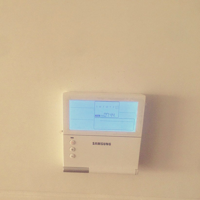 کنترل نمایشگر داکت اسپلیت سامسونگ کنترل نمایشگر داکت اسپلیت سامسونگ که توسط سرویسکار داکت اسپلیت شرکت فور اس اس در شمال تهران نصب شده است.